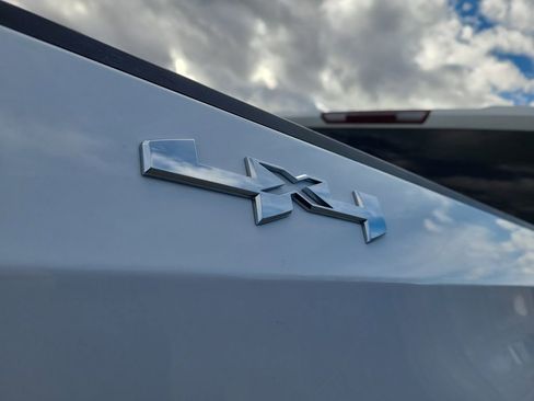 Used 2023 GMC Sierra 1500 SLE image 17