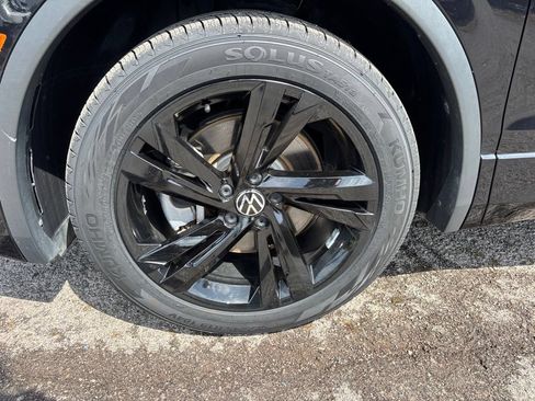 Certified 2023 Volkswagen Tiguan SE R-Line FWD image 8