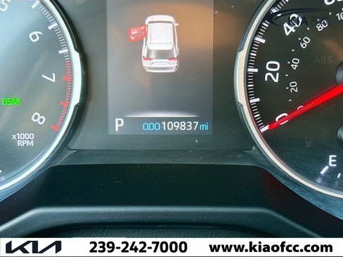 Used 2020 Toyota RAV4 XLE image 38