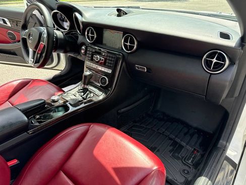 Used 2015 Mercedes-Benz SLK 250 image 12