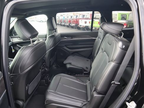 New 2025 Jeep Grand Cherokee L Limited image 18