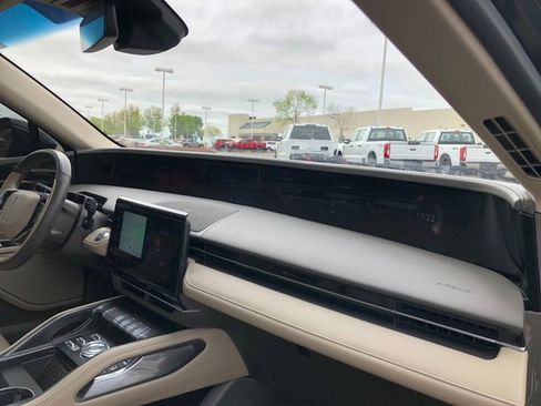 Used 2024 Lincoln Nautilus Premier w/ Equipment Group 102A image 4