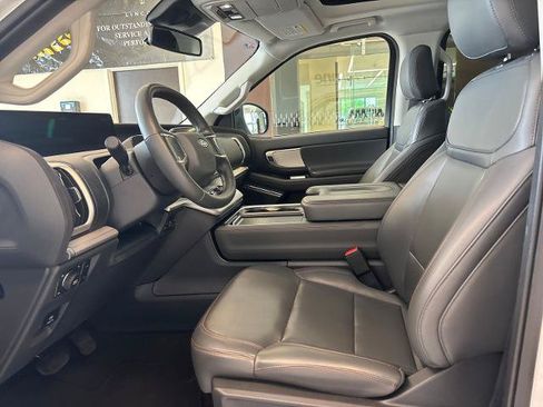 Certified 2025 Ford Expedition Active AWD/4WD image 12