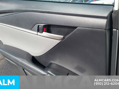 Used 2025 Toyota Camry SE image 22