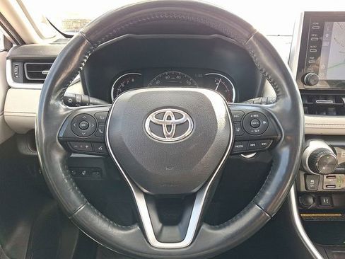Used 2019 Toyota RAV4 Limited image 23