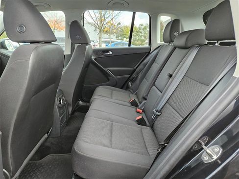 Used 2018 Volkswagen Tiguan Limited w/ Premium Package image 25