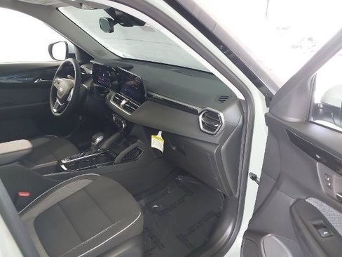 New 2026 Chevrolet TrailBlazer LT w/ Convenience Package FWD image 29