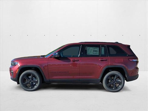 New 2025 Jeep Grand Cherokee Limited w/ Black Appearance Package image 5