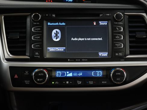 Used 2019 Toyota Highlander Limited Platinum AWD/4WD image 16