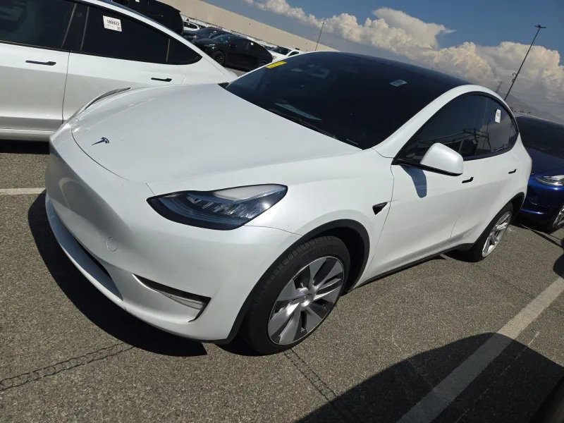 Used 2023 Tesla Model Y Long Range AWD/4WD image 1
