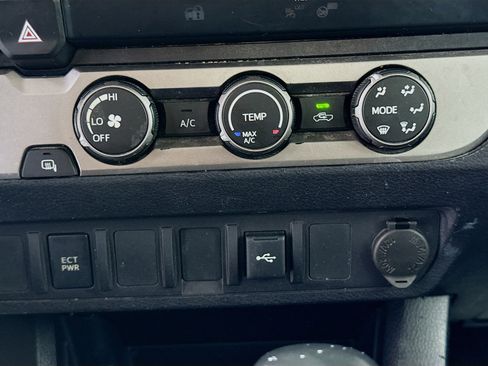 Used 2020 Toyota Tacoma SR5 image 16