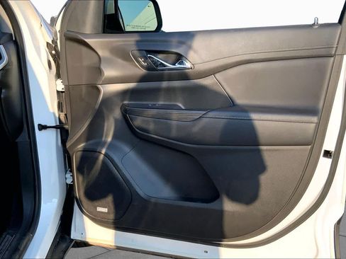 Used 2020 GMC Acadia SLT w/ Premium Package FWD image 23