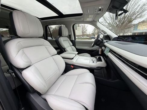 New 2025 Lincoln Navigator Reserve image 27