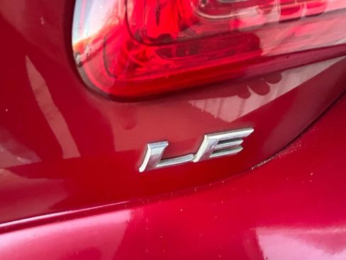 Used 2010 Toyota Camry LE image 10