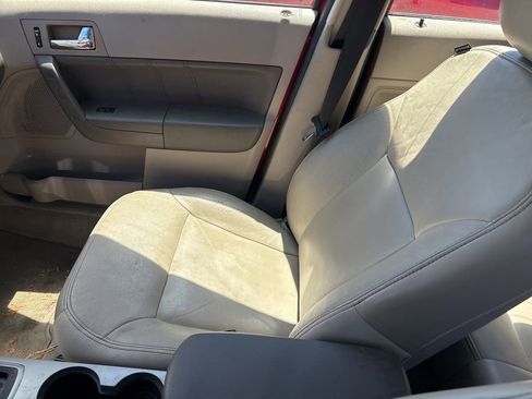 Used 2010 Ford Focus SEL image 4