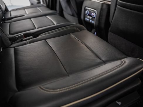 Used 2021 GMC Yukon SLT image 40