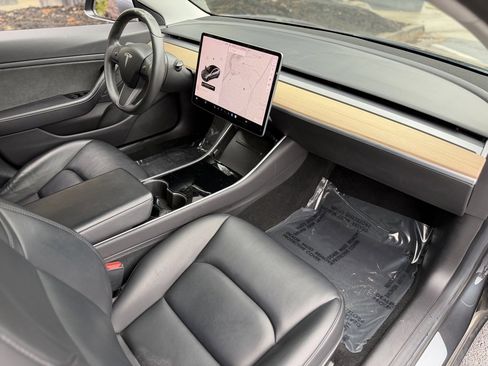Used 2019 Tesla Model 3 Long Range image 32