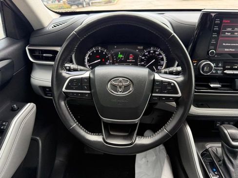 Used 2022 Toyota Highlander XLE image 15