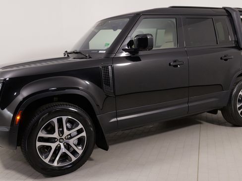 Used 2022 Land Rover Defender 110 SE image 1