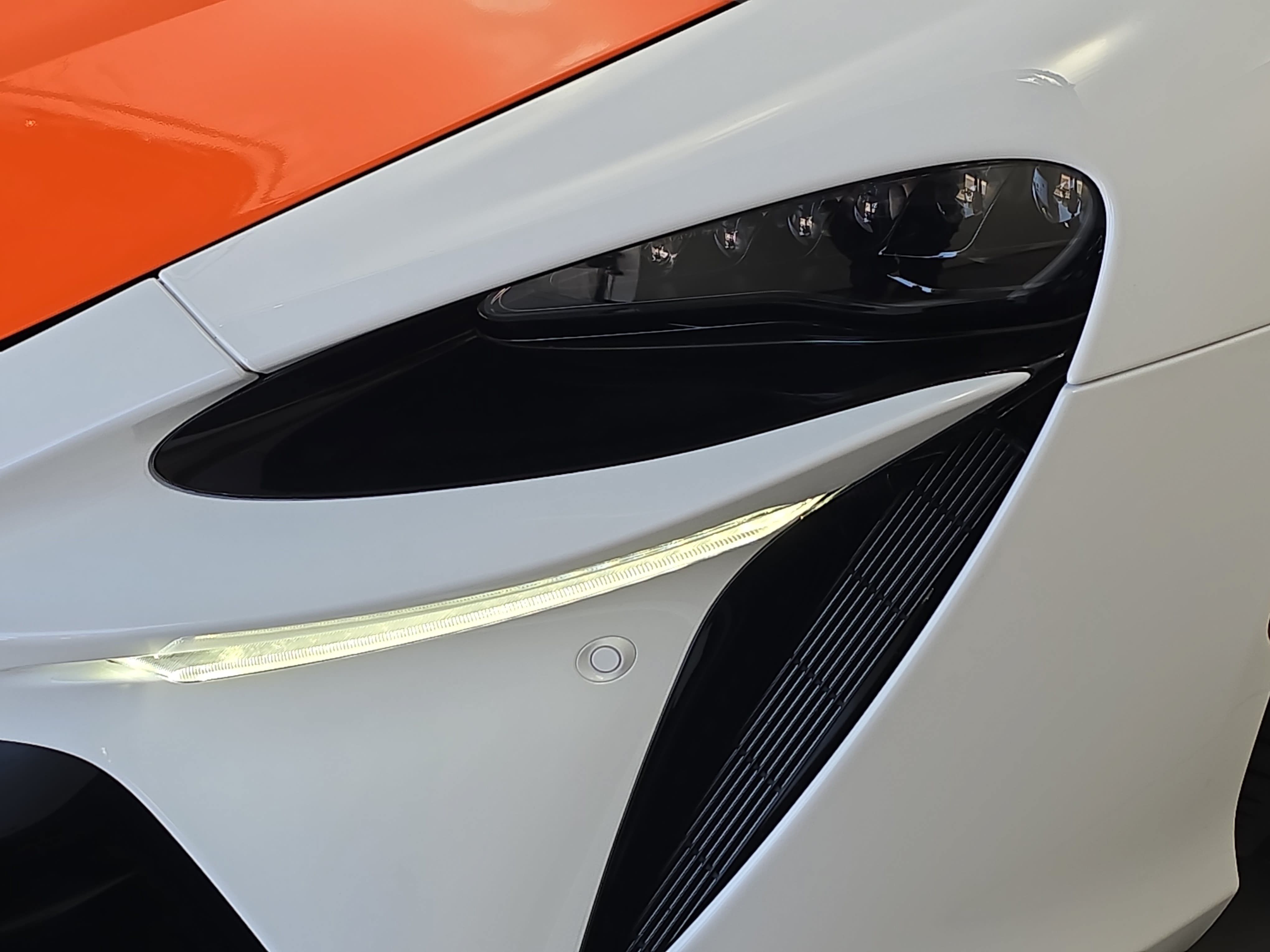 Used 2023 McLaren Artura RWD image 24