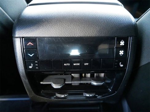 Used 2022 Jeep Grand Cherokee L Limited image 11