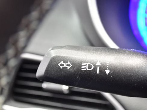 Used 2025 Chrysler Pacifica Select image 21