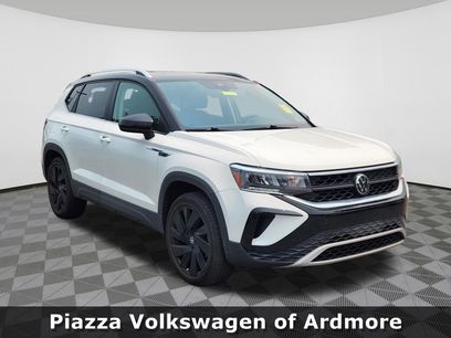 Used 2024 Volkswagen Taos SE w/ Panoramic Sunroof Package