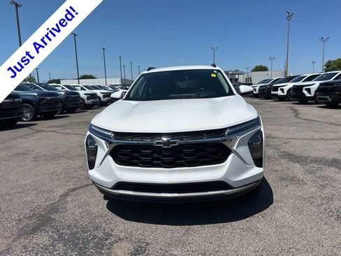 Used 2024 Chevrolet Trax LT w/ Driver Confidence Package FWD image 8