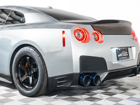 Used 2015 Nissan GT-R Black Edition AWD/4WD image 19