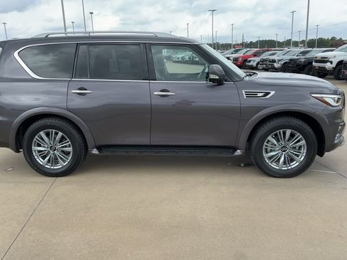 Used 2024 INFINITI QX80 Luxe RWD image 2