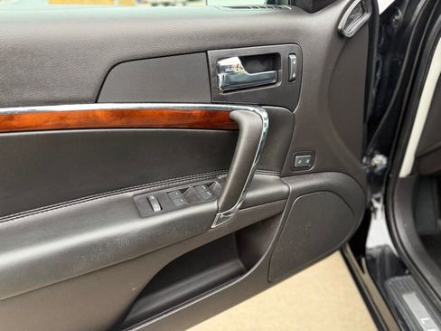 Used 2011 Lincoln MKZ image 21