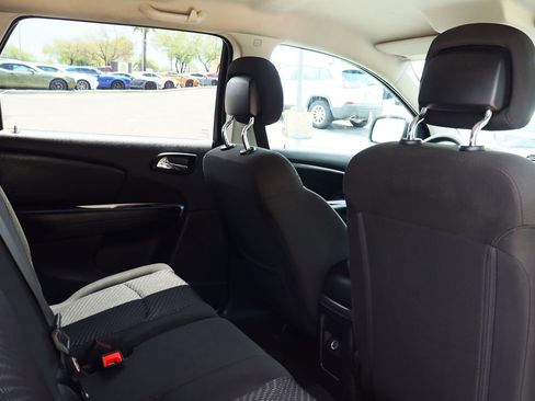 Used 2020 Dodge Journey SE image 29