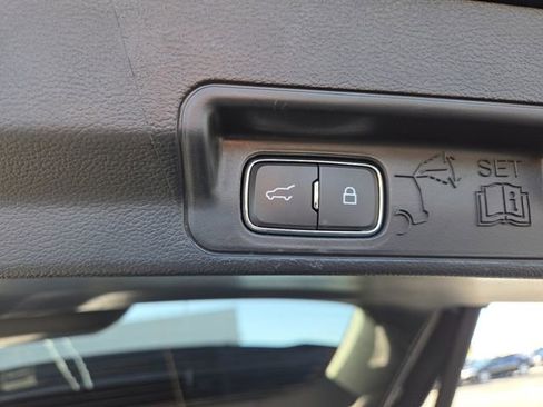Used 2025 Ford Explorer ST-Line w/ ST-Line Street Pack AWD/4WD image 16
