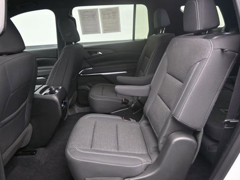 Used 2025 Chevrolet Traverse LT w/ Driver Confidence Package FWD image 14