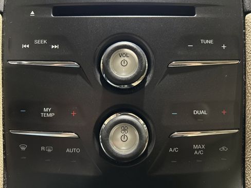 Used 2017 Ford Taurus SEL w/ Equipment Group 201A image 31