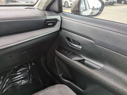 Used 2025 Nissan Kicks SV FWD image 18
