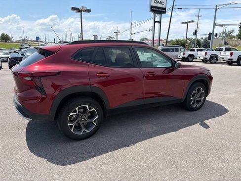 Used 2025 Chevrolet Trax LT FWD image 15