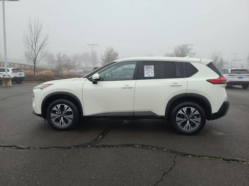 Used 2023 Nissan Rogue SV image 11