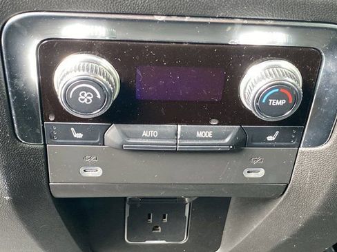 Used 2022 GMC Yukon Denali AWD/4WD image 14