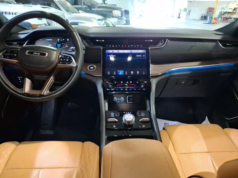 Certified 2025 Jeep Grand Cherokee Summit AWD/4WD image 11