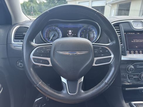 Used 2020 Chrysler 300 Touring L w/ Value Package RWD image 27