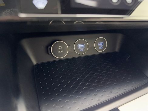 Used 2025 Genesis G70 2.5T image 69