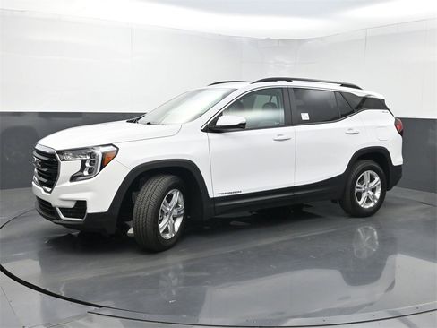 Used 2023 GMC Terrain SLE w/ Driver Convenience Package image 19