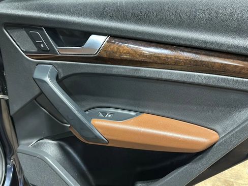 Used 2020 Audi Q5 2.0T Premium w/ Convenience Package image 16