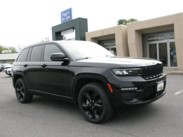 Used 2023 Jeep Grand Cherokee Limited w/ Black Appearance Package AWD/4WD image 2