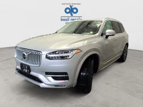 Used 2025 Volvo XC90 B5 Core image 2