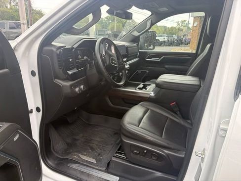 Used 2025 GMC Sierra 3500 SLT w/ SLT Premium Package AWD/4WD image 9