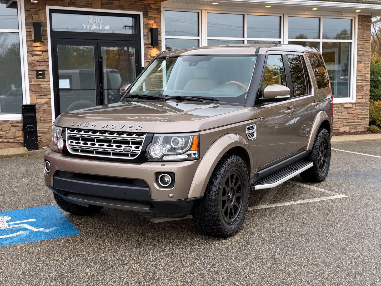 Used 2015 Land Rover LR4 HSE LUX AWD/4WD image 4