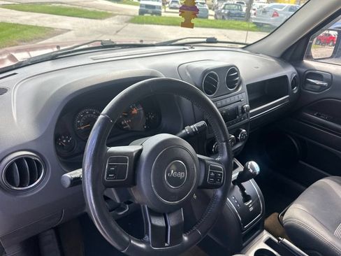 Used 2016 Jeep Patriot Latitude FWD image 19