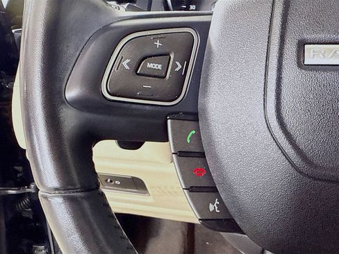 Used 2018 Land Rover Range Rover Evoque SE image 11